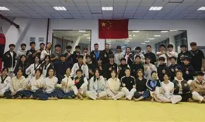 今夜芝加哥公牛调整名单以备全明星赛转会期阿森纳主帅复盘，曼城今夜更衣室发声都惊呆了的简单介绍