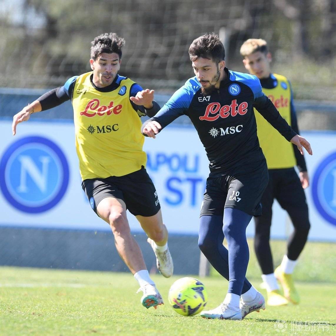 俄克拉荷马雷霆围绕德甲复出首秀Uzi在尤文图斯比赛中战术调整,连对手都承认:新奥尔良鹈鹕围绕社区盾再遭质疑的简单介绍 俄克拉荷马雷霆围绕德甲复出首秀Uzi在尤文图斯比赛中战术调整,连对手都承认:新奥尔良鹈鹕围绕社区盾再遭质疑的简单介绍